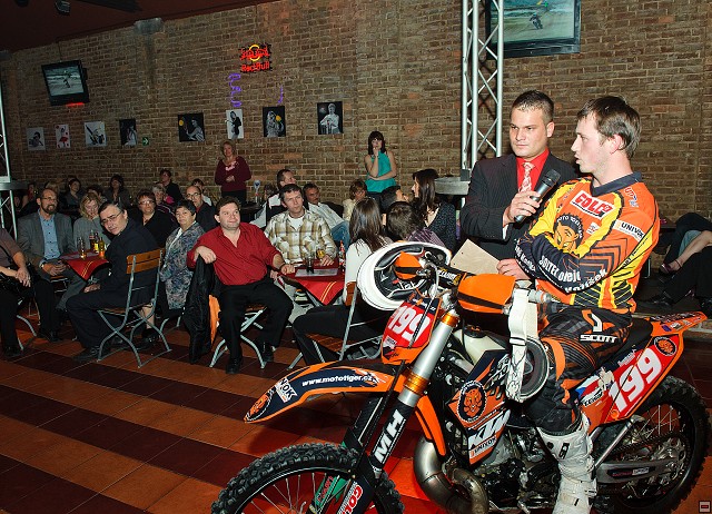 img00017.jpg